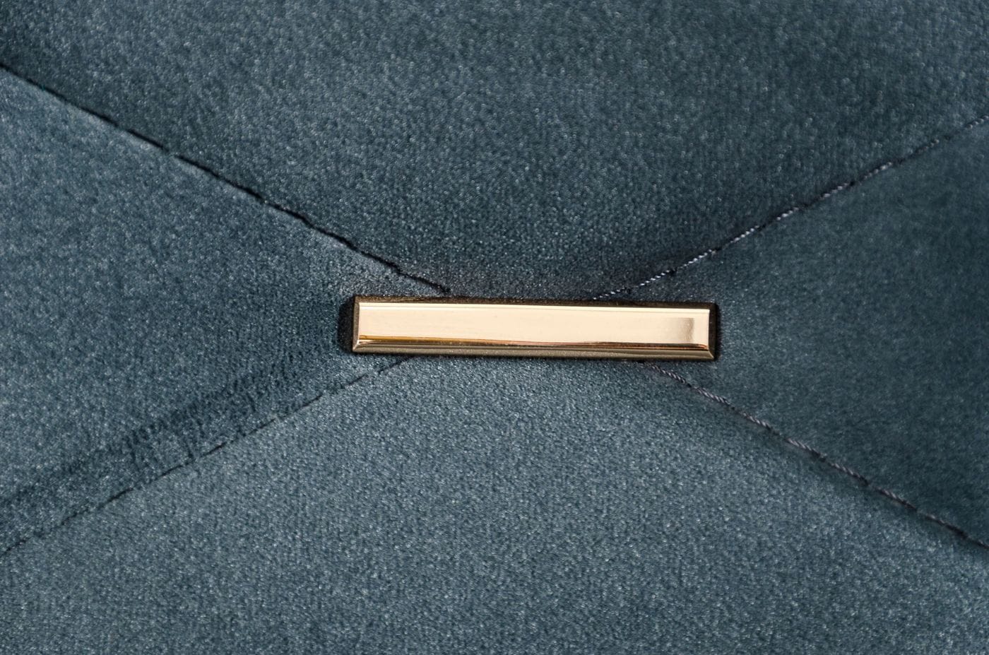 Canapé d'angle droit en velours bleu Chesterfield Divani Casa, modèle VG2T1222