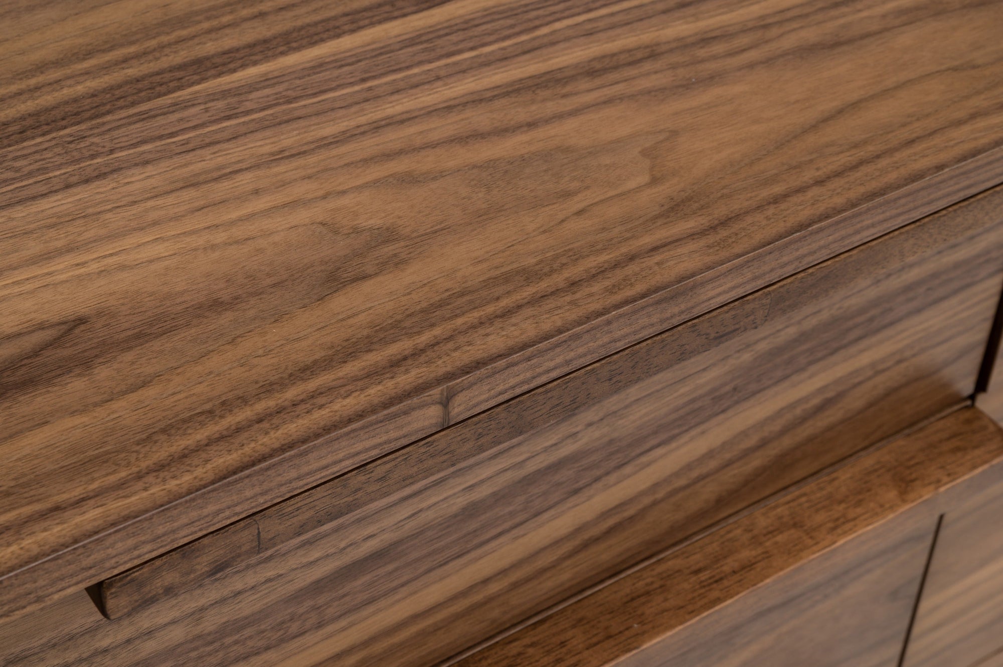 Modrest Amberlie Modern Walnut Dresser Model VGMABR-96-WAL-DRS