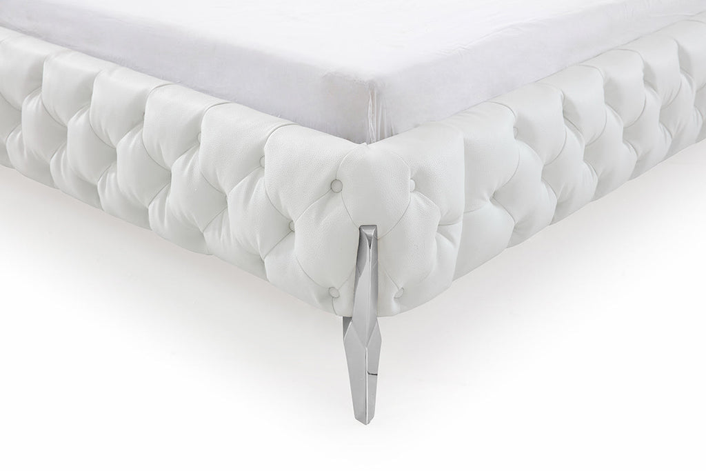 Lit Eastern King Modrest Legend moderne en cuir reconstitué blanc, modèle VGVCBD8111-WHT-EK
