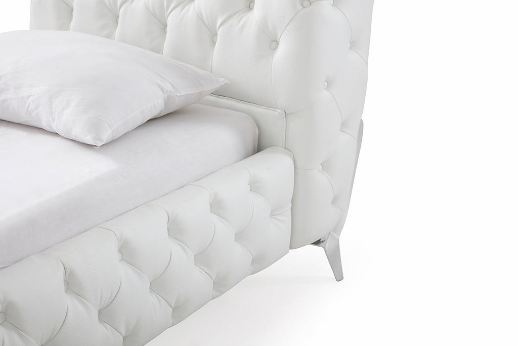 Lit Eastern King Modrest Legend moderne en cuir reconstitué blanc, modèle VGVCBD8111-WHT-EK