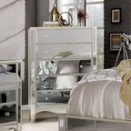 Commode Eliora Silver Glam de Furniture of America, modèle FOA7890C