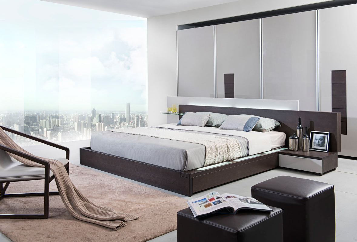 Lit contemporain Eastern King Modrest Gamma en chêne brun avec rangement, modèle VGWCC151A-BRN-EK