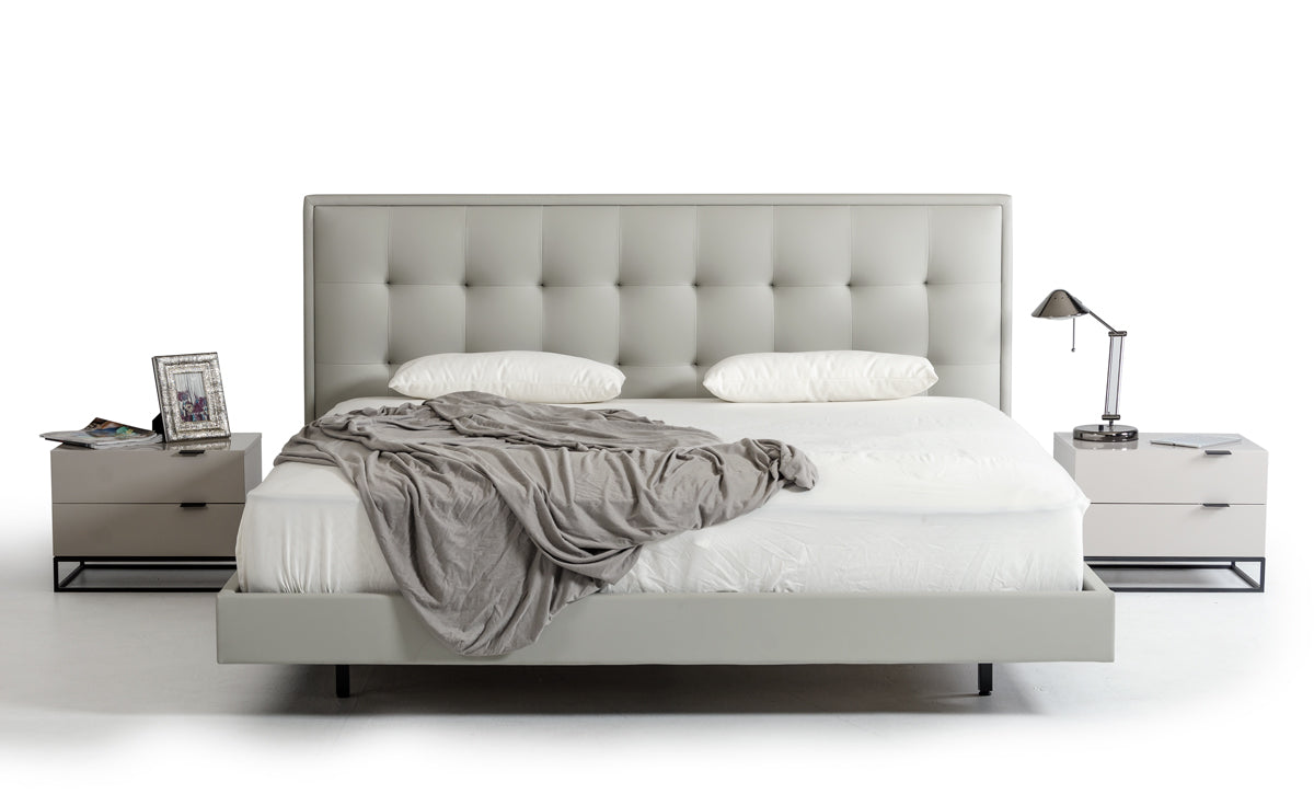 Lit Eastern King Modrest Hera en similicuir gris moderne, modèle VGCNHERA-BED-EK