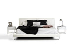 Lit moderne en similicuir blanc Eastern King Modrest Ramona, modèle VGJY-4016-WHT-BED-EK