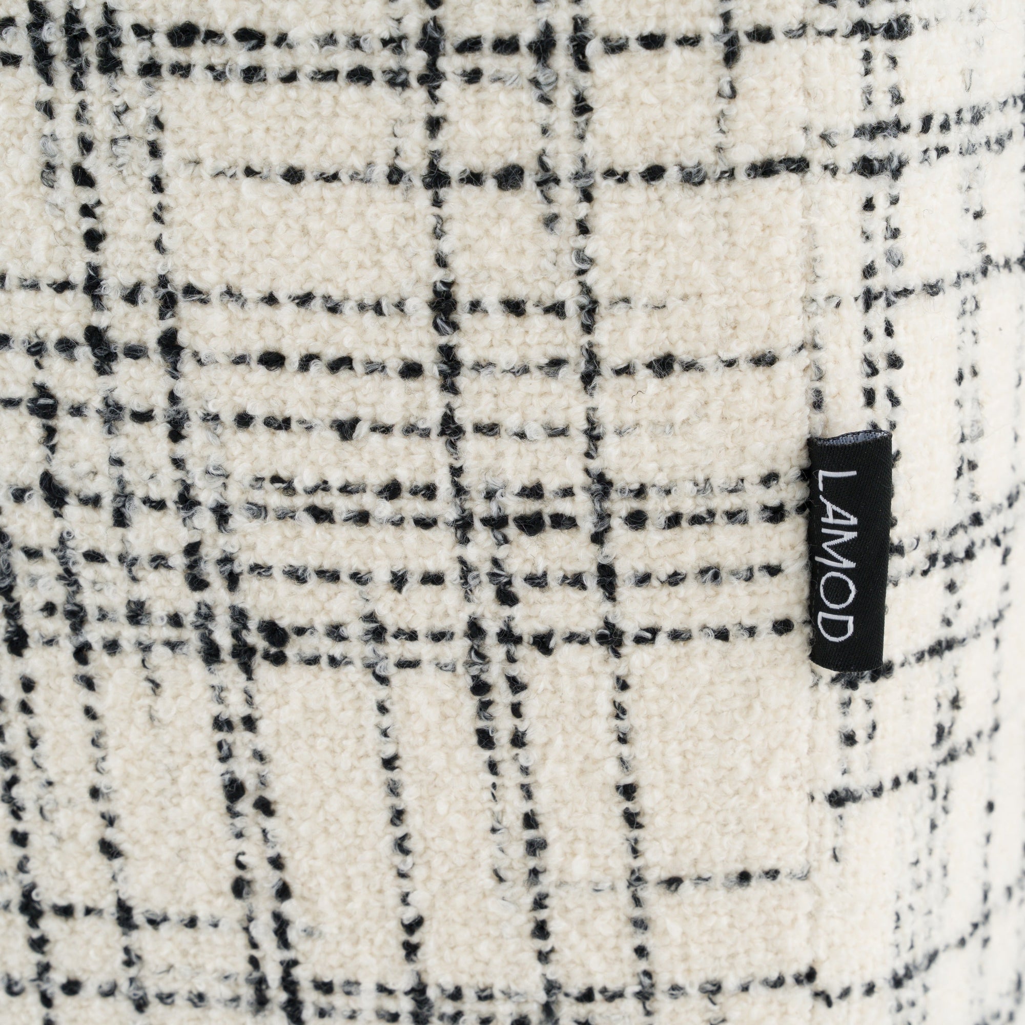 Lit moderne Eastern King Modrest Shiloh en tissu blanc cassé et noir, modèle VGEV-B070-WHTBLK-EK