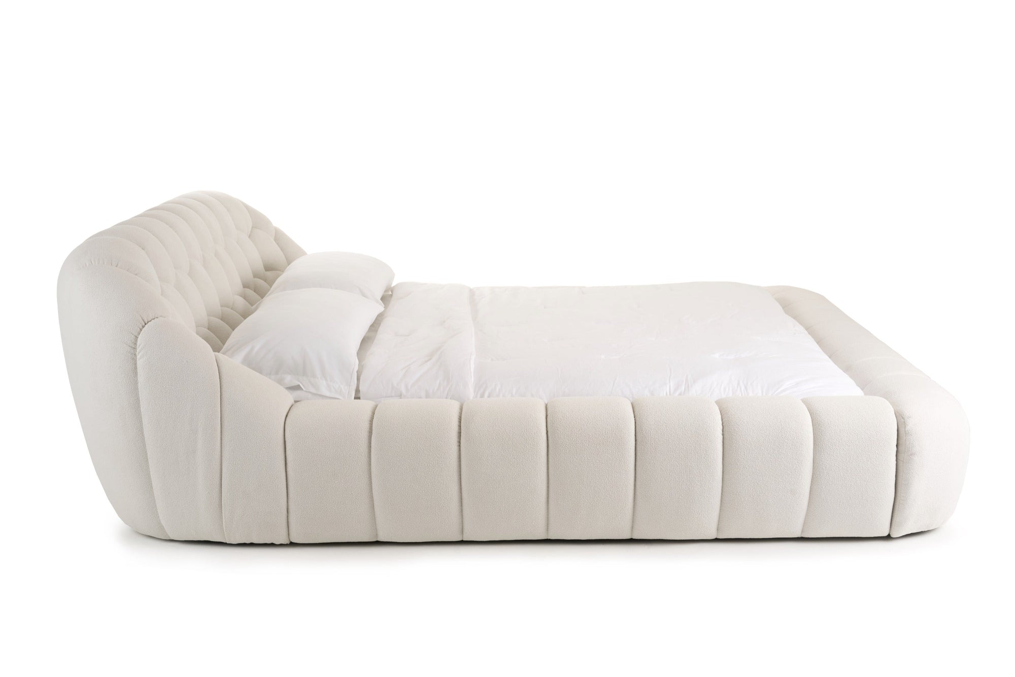 Lit moderne en tissu blanc cassé Divani Casa Yolonda, modèle VGEV-A127-BED-OFFWHT